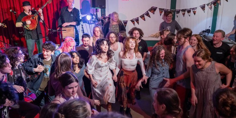 Klub Nos Lowen at The Cornish Bank