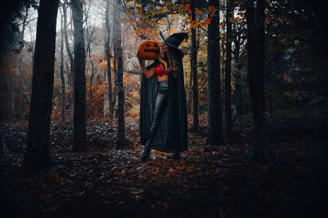 Treats & Murders Halloween Party, Golant